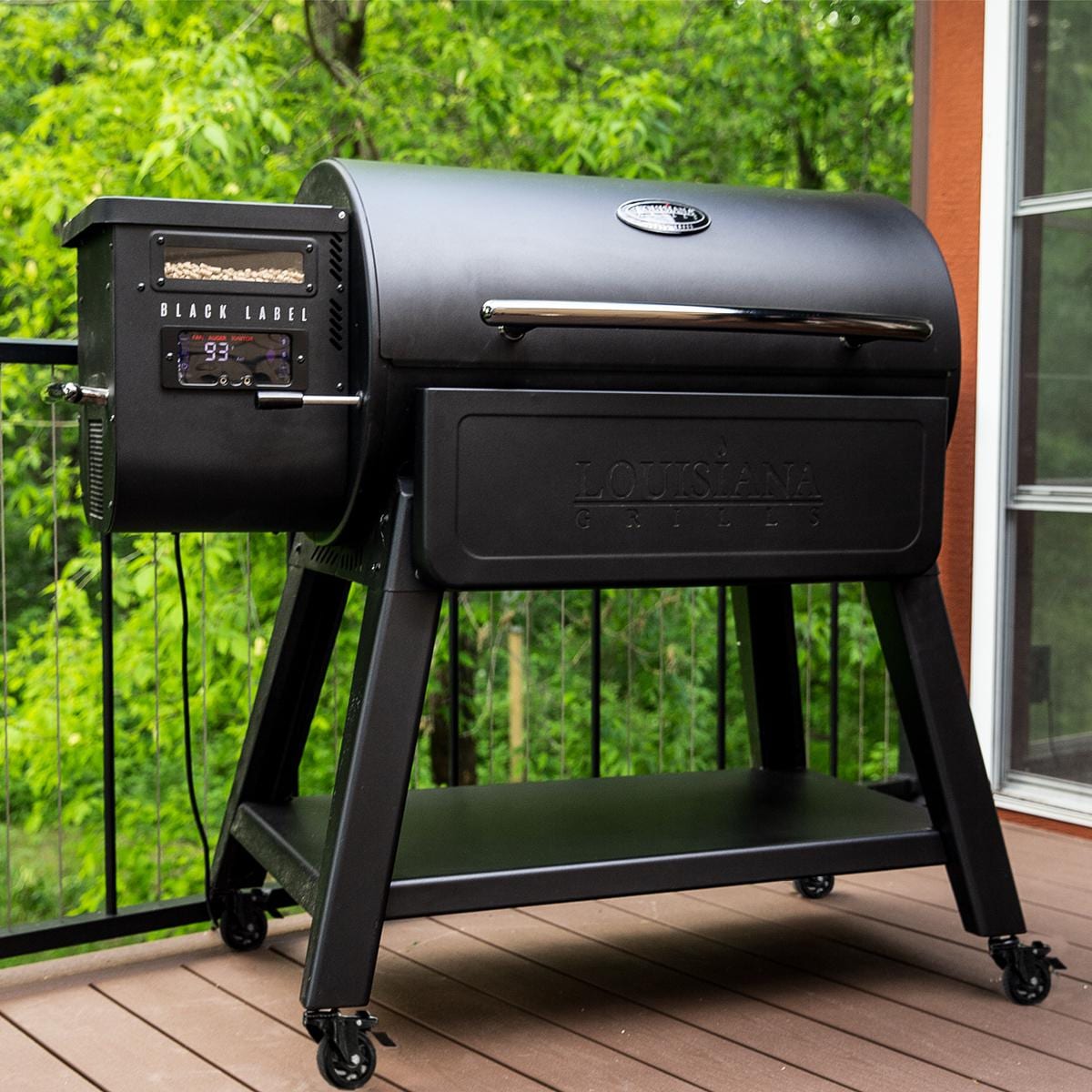 Louisiana Grills - 10639 - LG1000BL Black Label Series Pellet Grill - Lifestyle